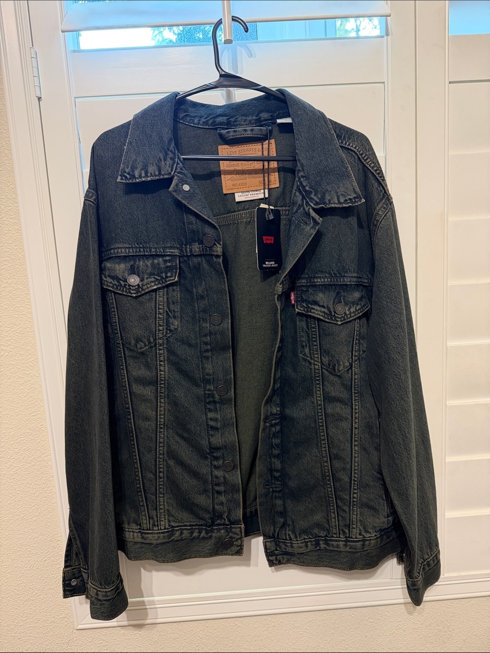 BNWT Levi’s Jean jacket - relaxed trucker jacket
